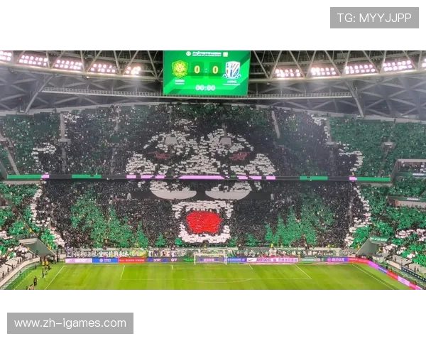 北京国安主场工体再现巨型TIFO，成为赛场亮点