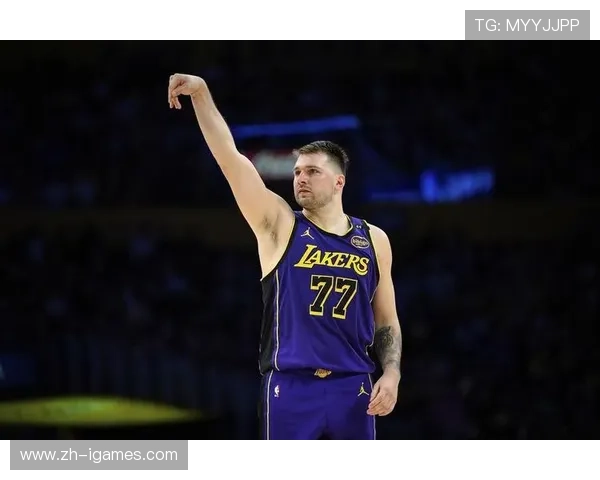 东契奇半场走错球员通道，湖人独行侠第三节单节净胜21分